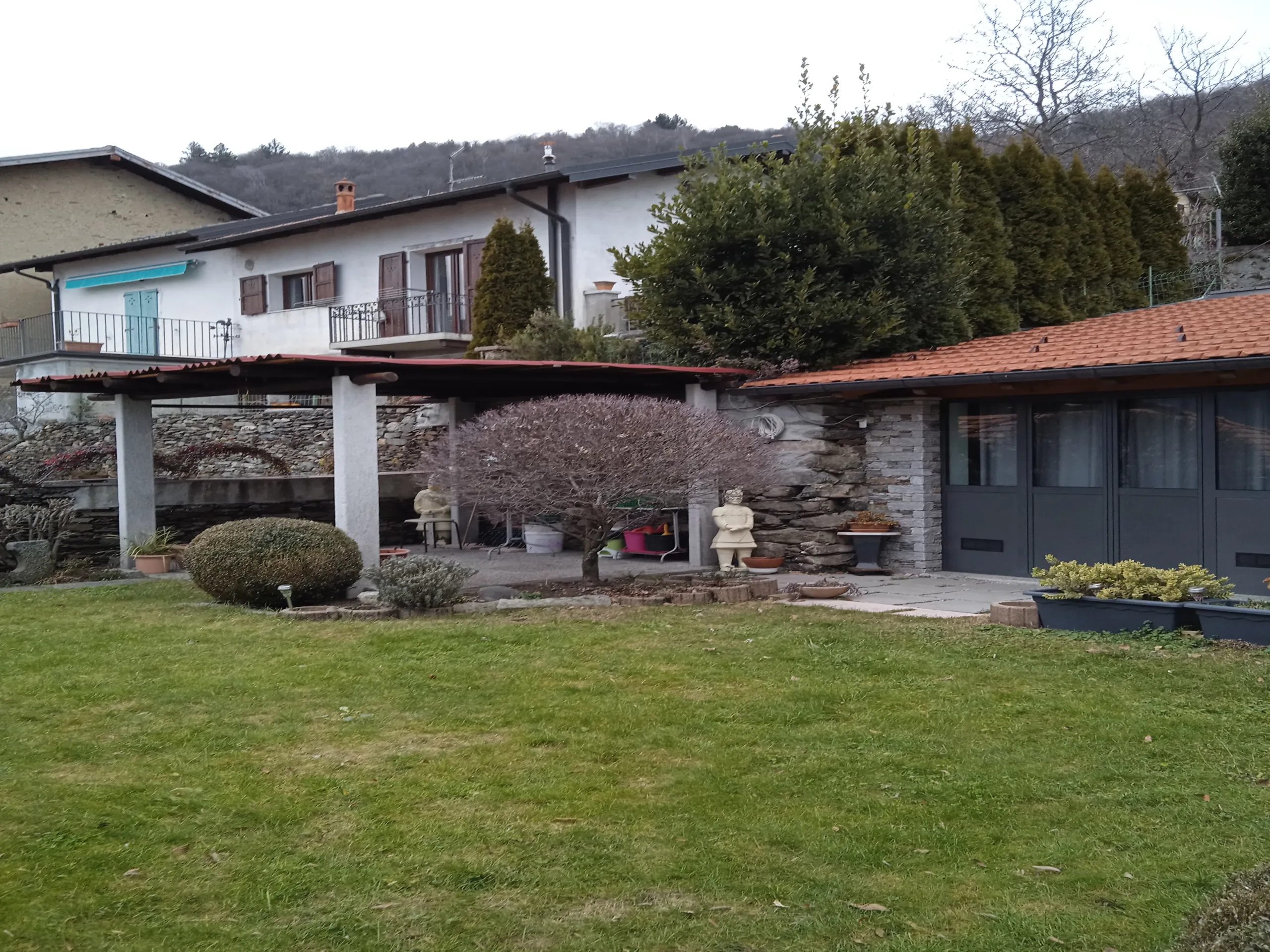 Vendesi casa sul lago maggiore vicino cannero