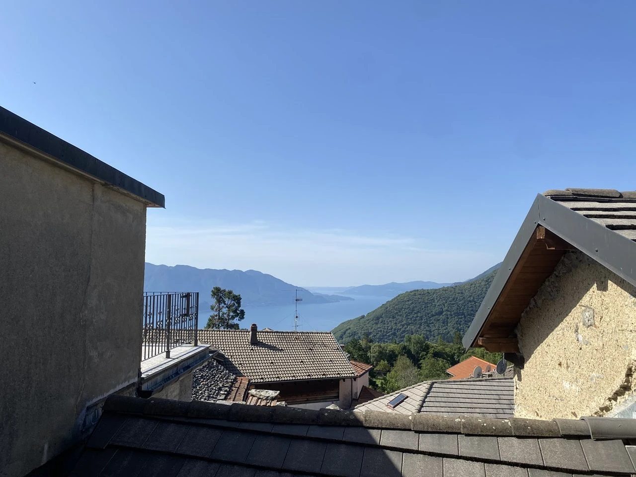 Vendesi casa sul lago maggiore vicino cannero