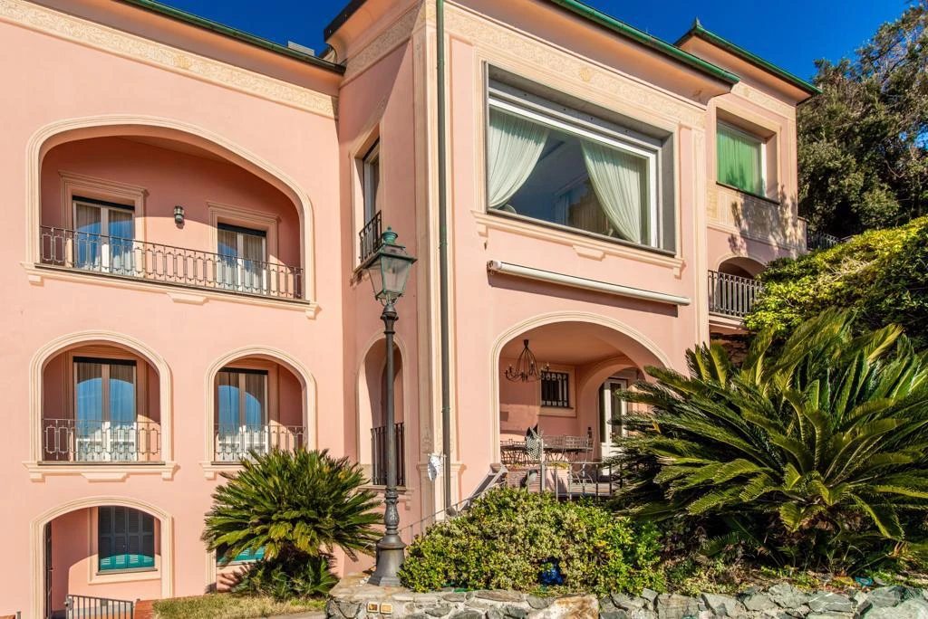 Villa in vendita 600 mq, 4 piani. 52, Corso Poggi, Savona. 